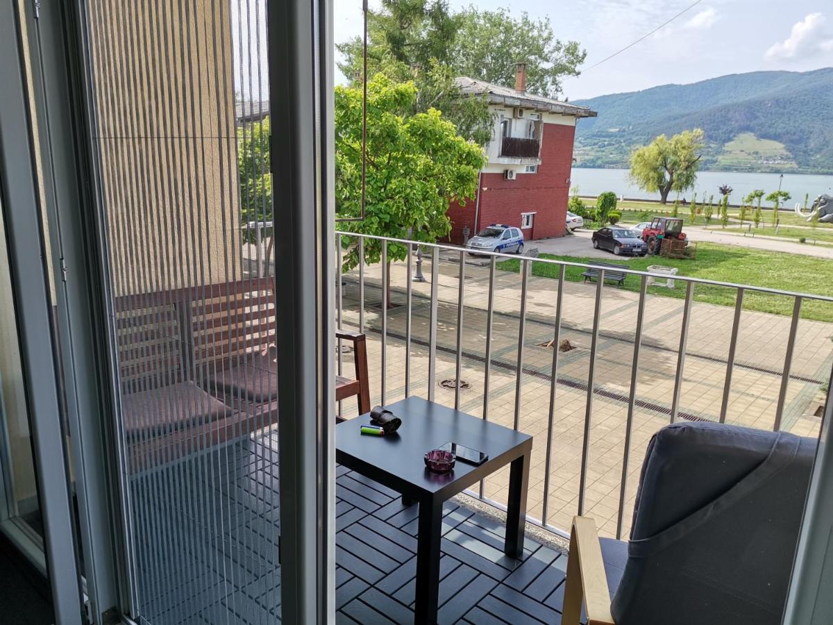 Apartman Terassa Donji Milanovac Exterior foto